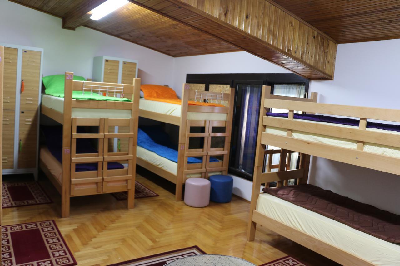 Hostel Trajan Доньи-Милановац Экстерьер фото